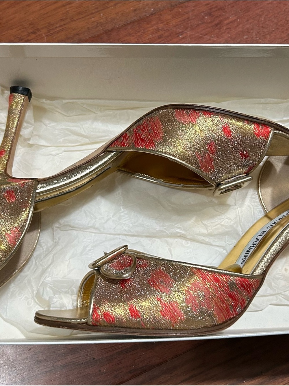 Manolo Blahnik D’Orsay Pump - Picture 12 of 12